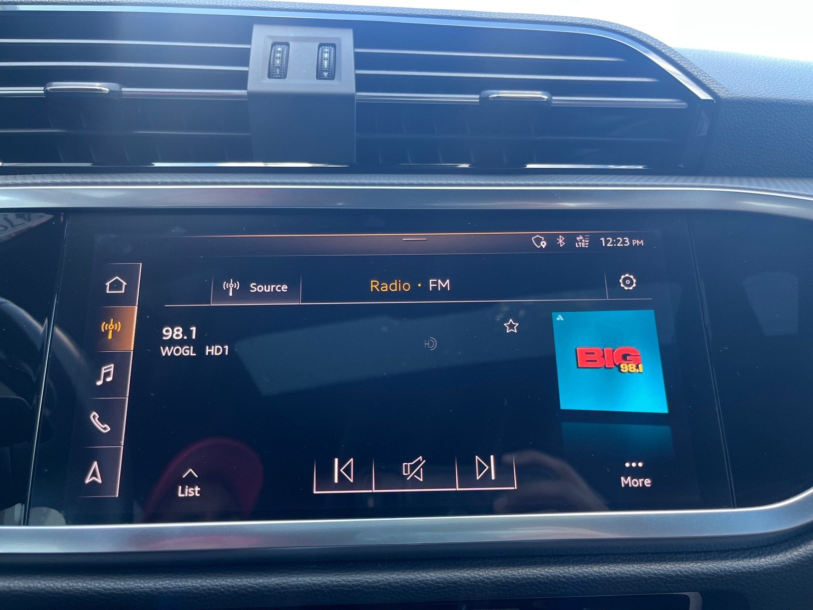 2020 Audi Q3 S line Premium Plus photo 16