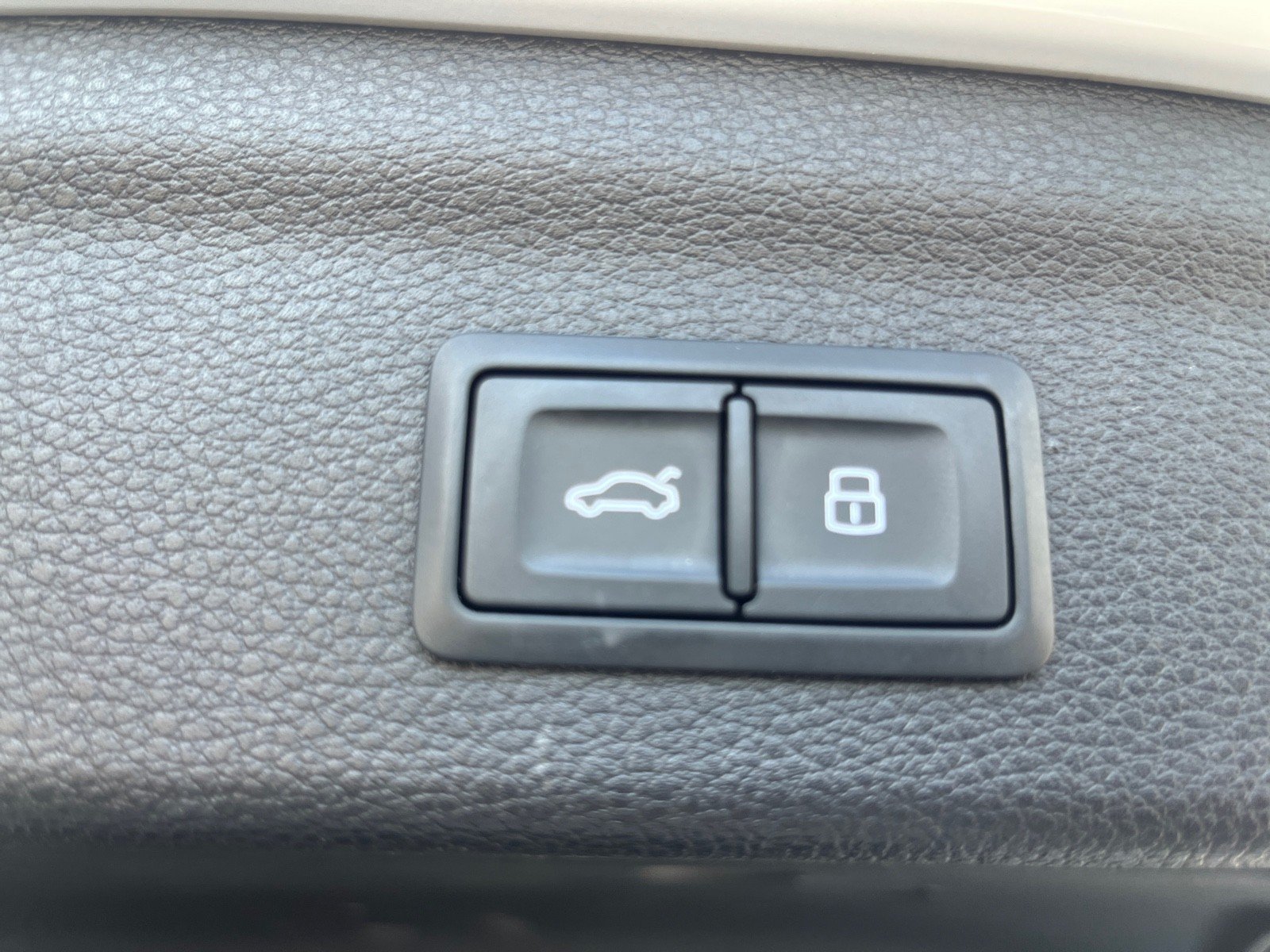 2020 Audi Q3 S line Premium Plus photo 11