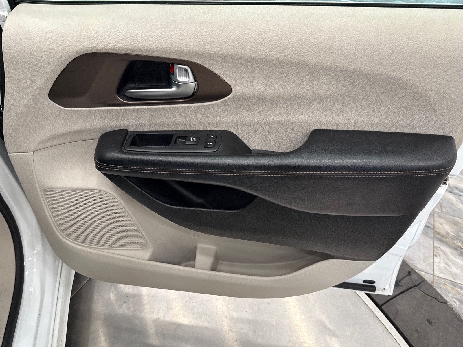 2018 Chrysler Pacifica Touring L photo 43