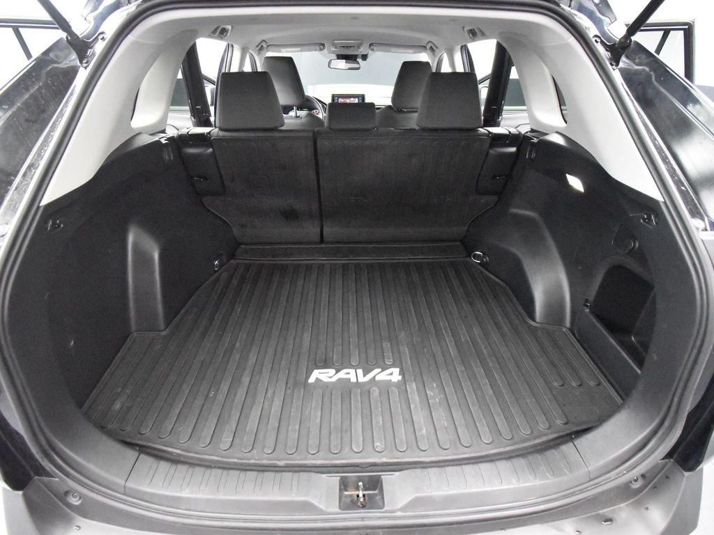 2022 Toyota RAV4 Hybrid XLE photo 32