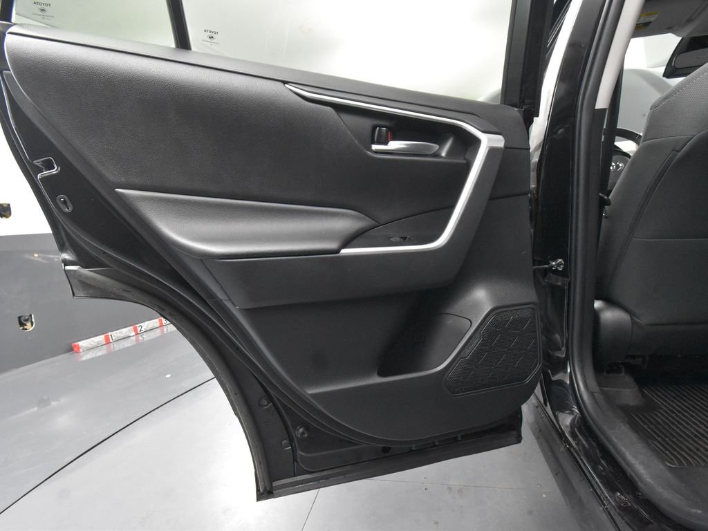 2022 Toyota RAV4 Hybrid XLE photo 29