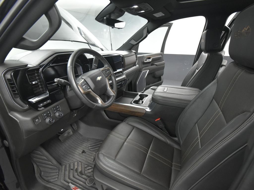 2024 Chevrolet Silverado 3500HD High Country photo 18