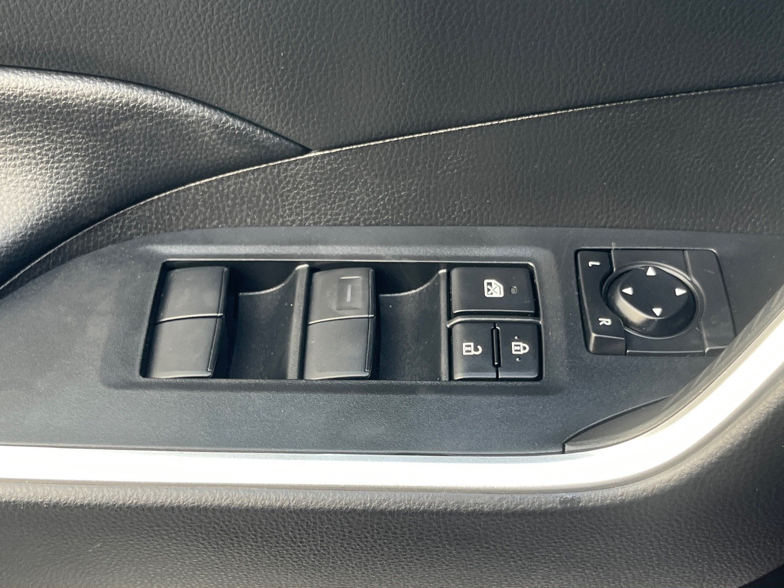 2023 Toyota RAV4 LE photo 21