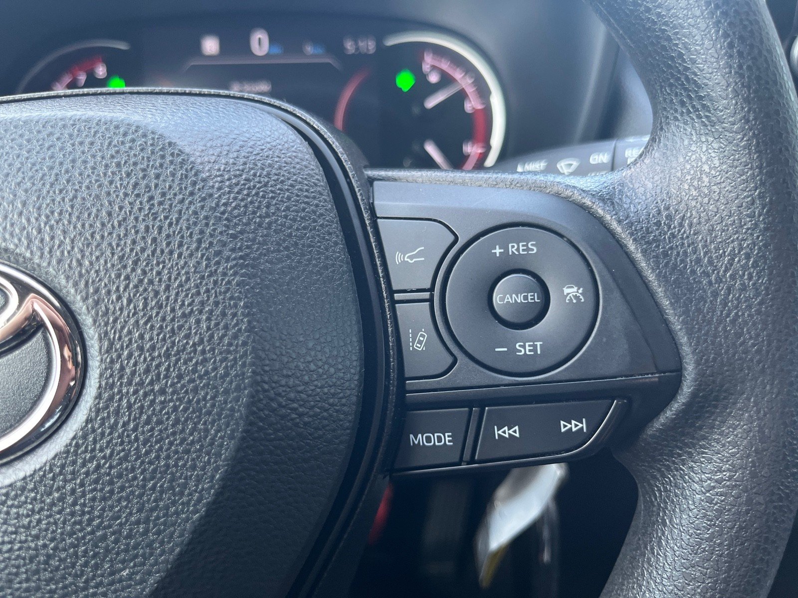 2023 Toyota RAV4 LE photo 16