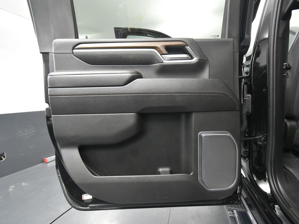2024 Chevrolet Silverado 3500HD High Country photo 31