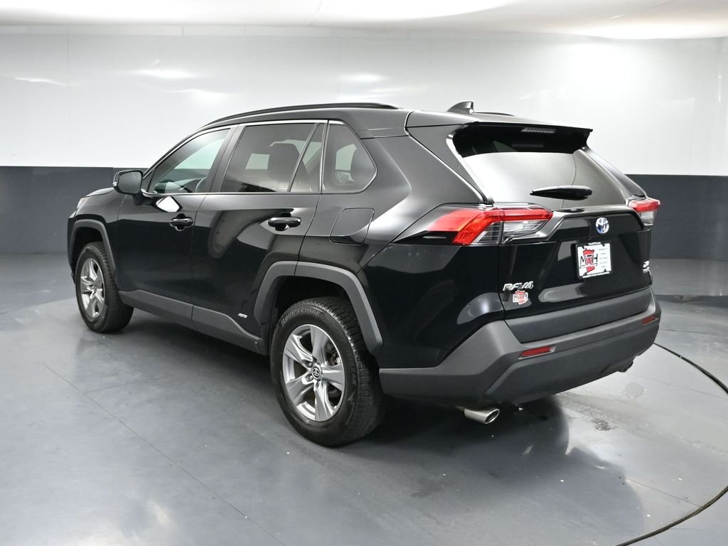 2022 Toyota RAV4 Hybrid XLE photo 6