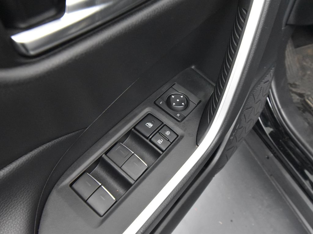 2022 Toyota RAV4 Hybrid XLE photo 15