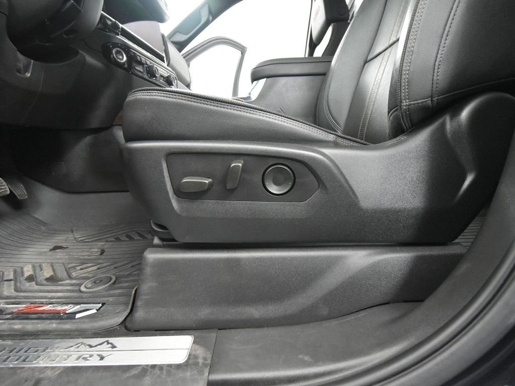2024 Chevrolet Silverado 3500HD High Country photo 17