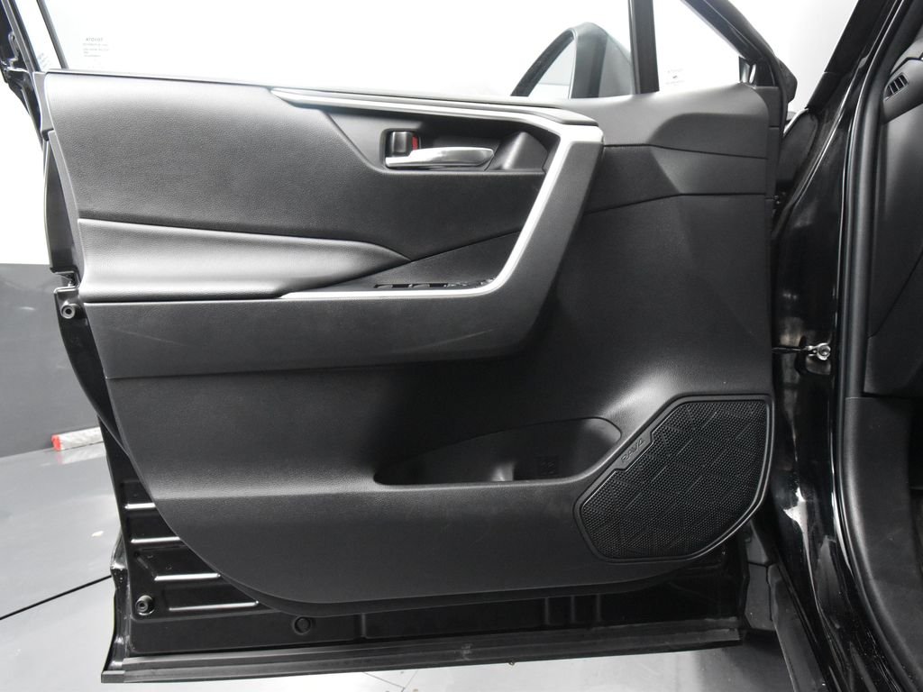 2022 Toyota RAV4 Hybrid XLE photo 14