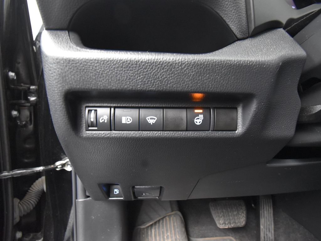2022 Toyota RAV4 Hybrid XLE photo 24
