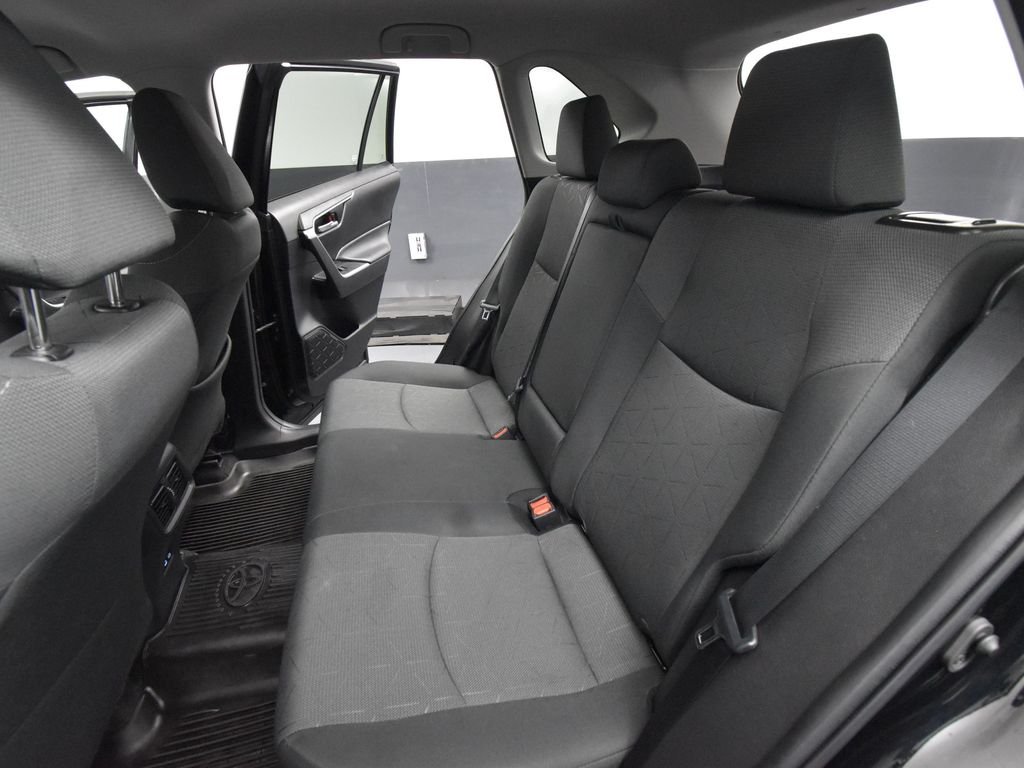 2022 Toyota RAV4 Hybrid XLE photo 31