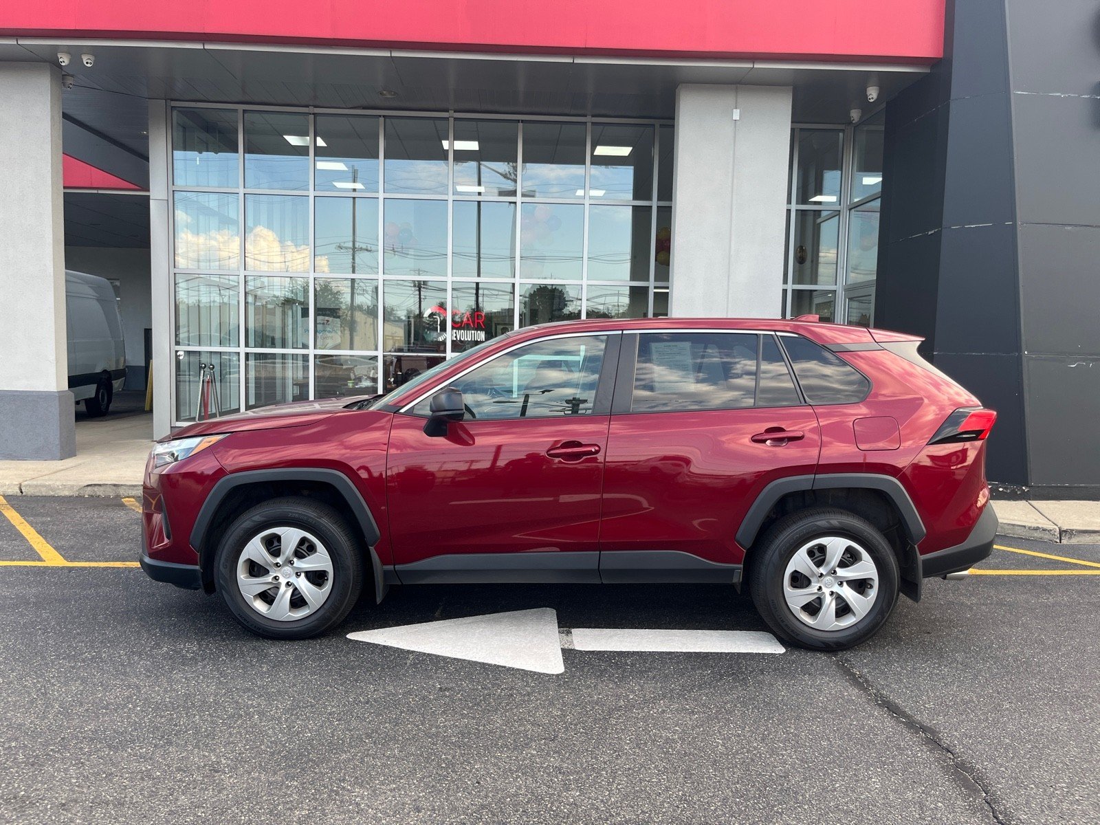 2023 Toyota RAV4 LE photo 3