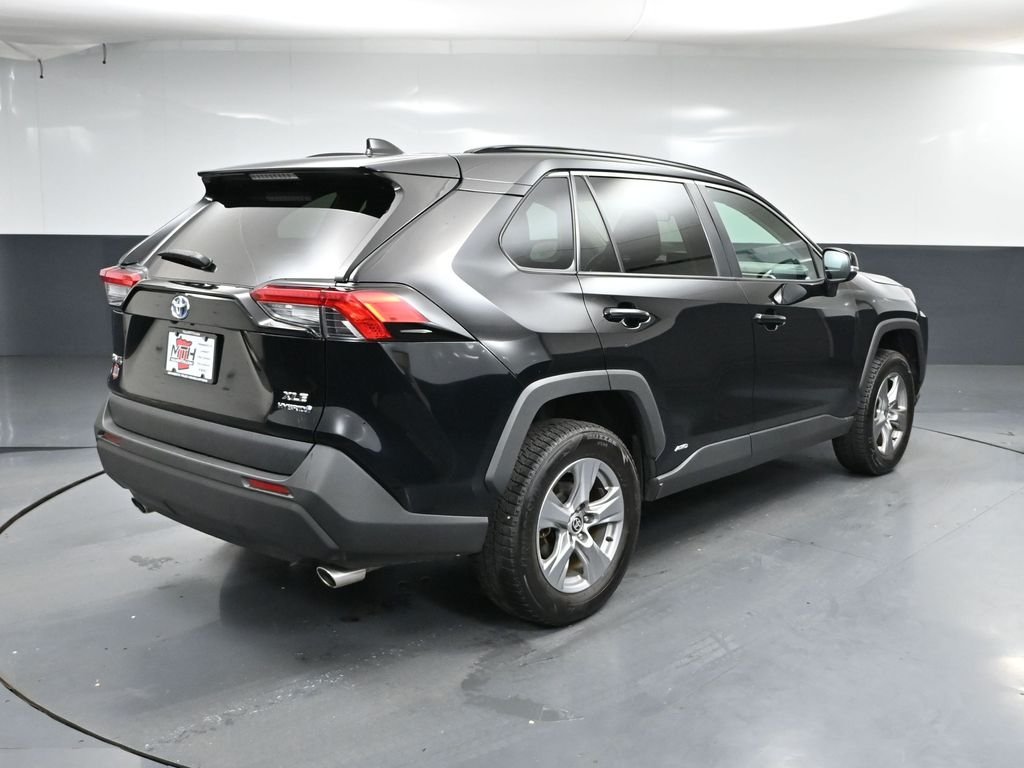 2022 Toyota RAV4 Hybrid XLE photo 4