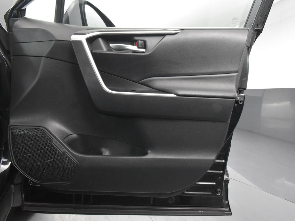 2022 Toyota RAV4 Hybrid XLE photo 36
