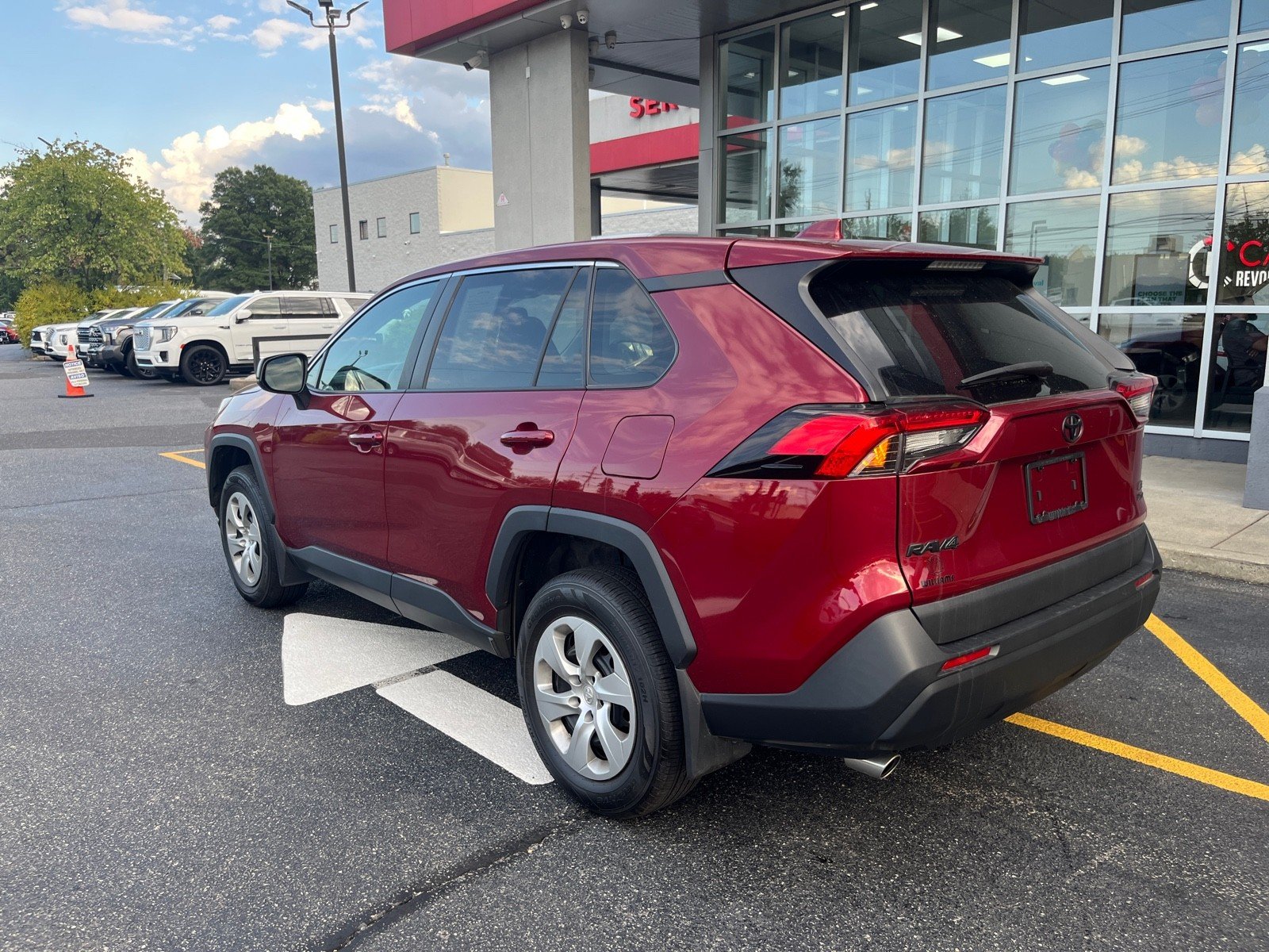 2023 Toyota RAV4 LE photo 4