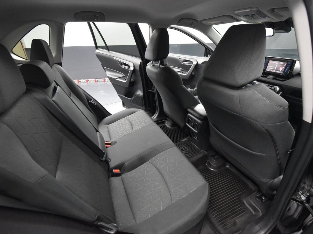 2022 Toyota RAV4 Hybrid XLE photo 35