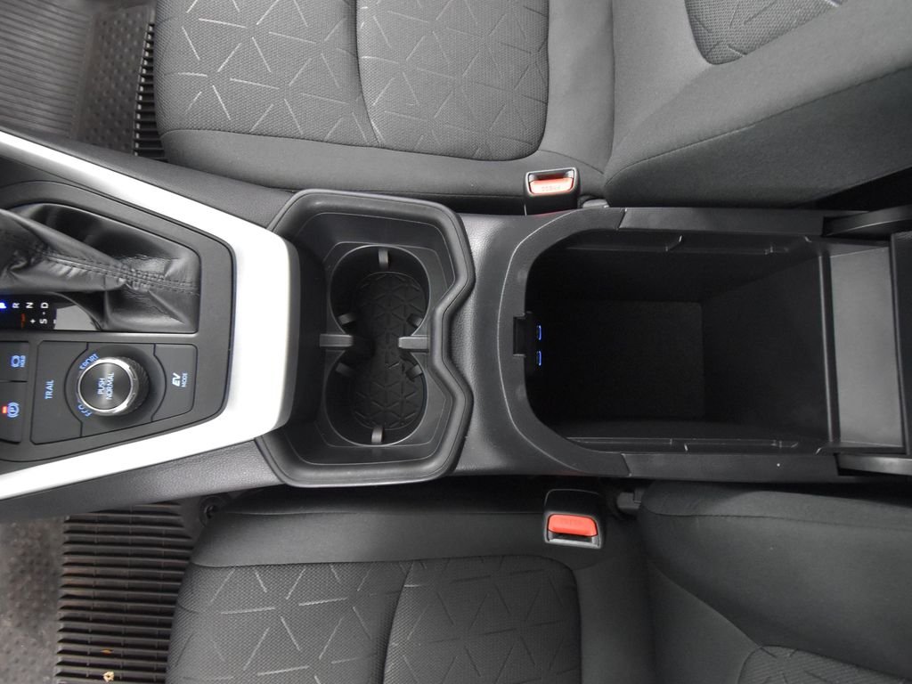 2022 Toyota RAV4 Hybrid XLE photo 28