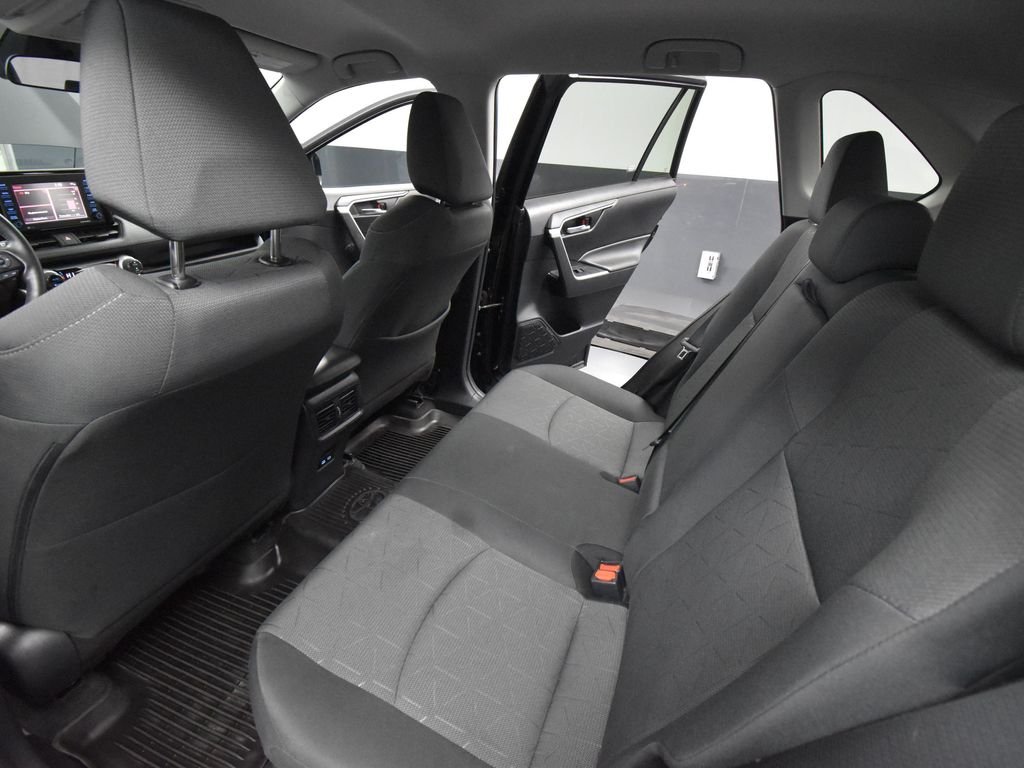 2022 Toyota RAV4 Hybrid XLE photo 30